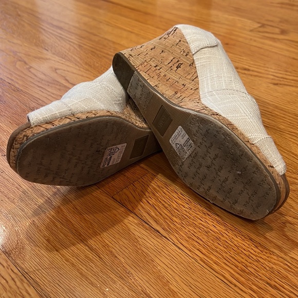 Toms Wedge Heel - Picture 2 of 3